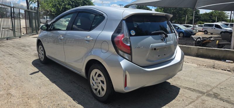  30382  TOYOTA AQUA  2018  