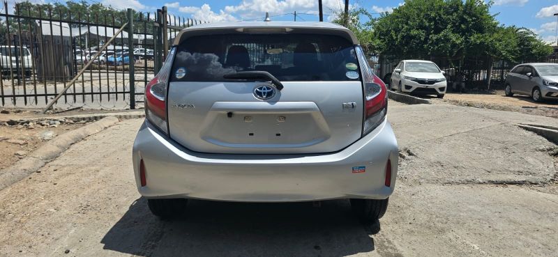  30382  TOYOTA AQUA  2018  