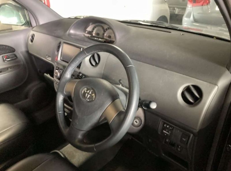  30389  TOYOTA SIENTA  2015  