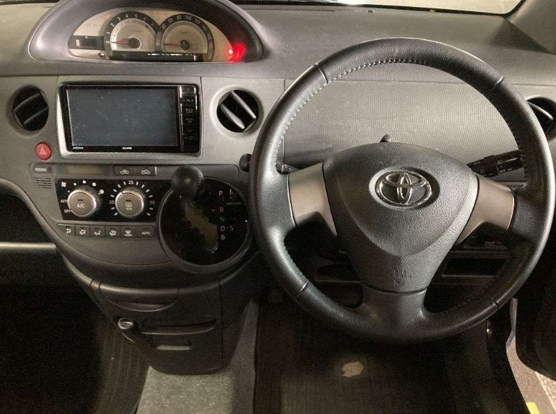  30389  TOYOTA SIENTA  2015  