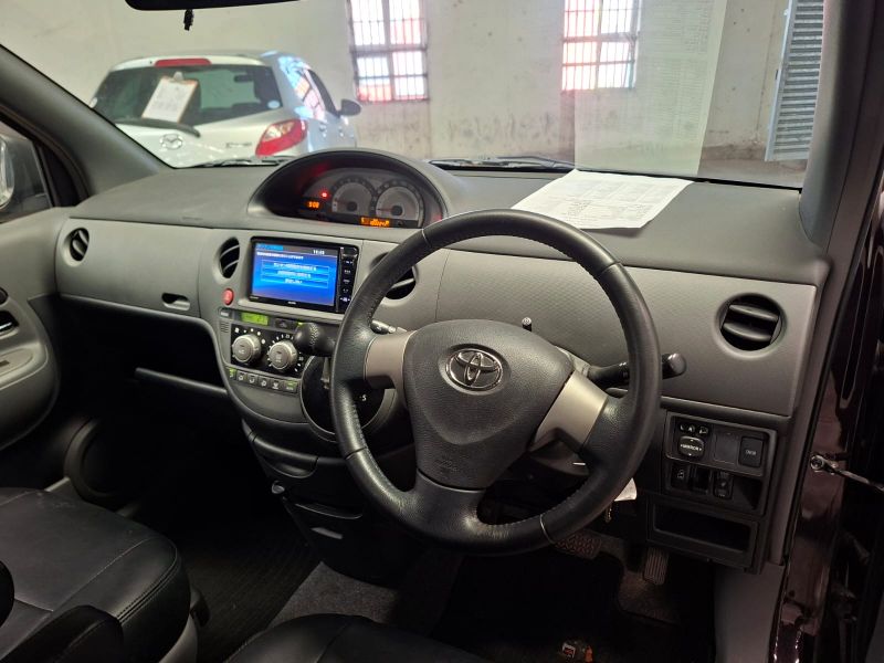  30389  TOYOTA SIENTA  2015  
