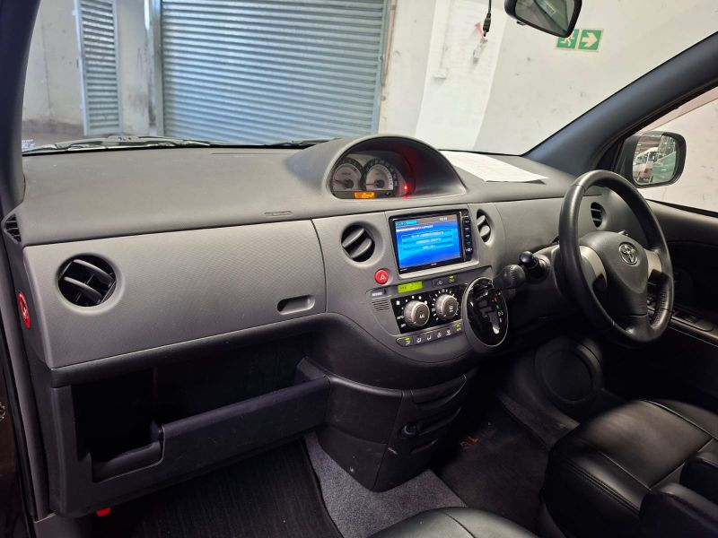  30389  TOYOTA SIENTA  2015  