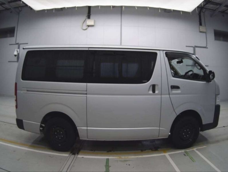  30393  TOYOTA HIACE  2016  