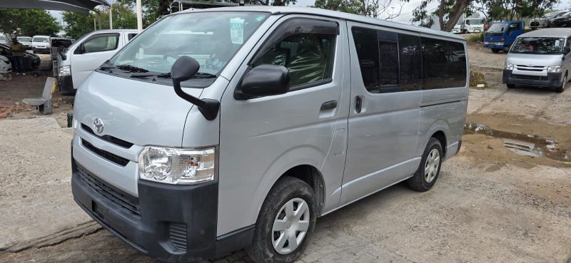  30393  TOYOTA HIACE  2016 