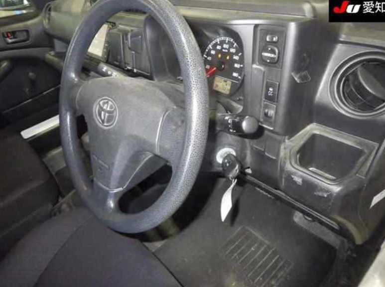  30400  TOYOTA PROBOX  2016  