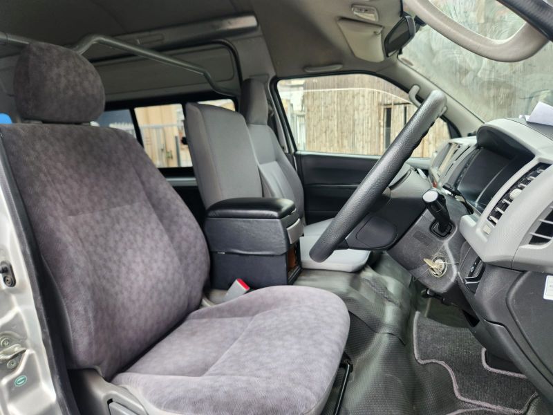  30411  TOYOTA HIACE  2005  