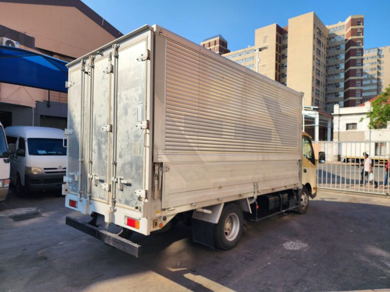  30415  HINO DUTRO  2012  