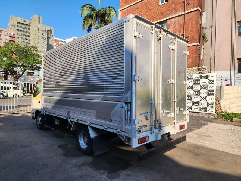  30415  HINO DUTRO  2012  