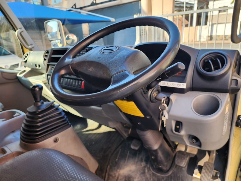  30415  HINO DUTRO  2012  