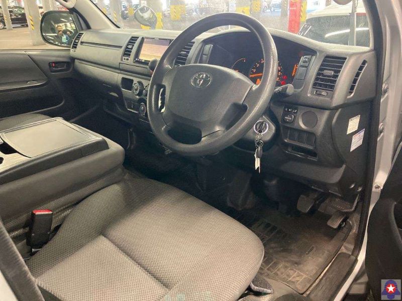  30417  TOYOTA HIACE  2017  