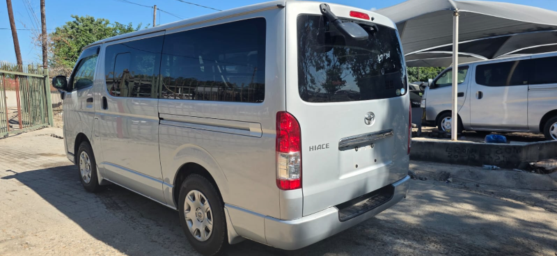  30417  TOYOTA HIACE  2017  