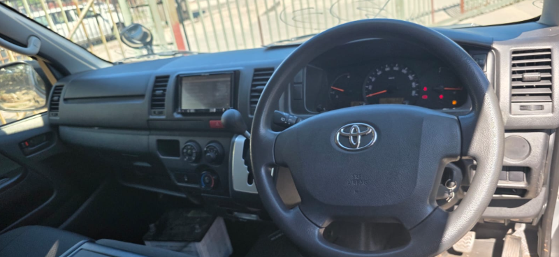  30417  TOYOTA HIACE  2017  