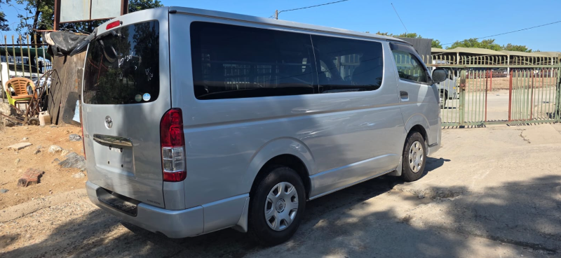  30417  TOYOTA HIACE  2017  