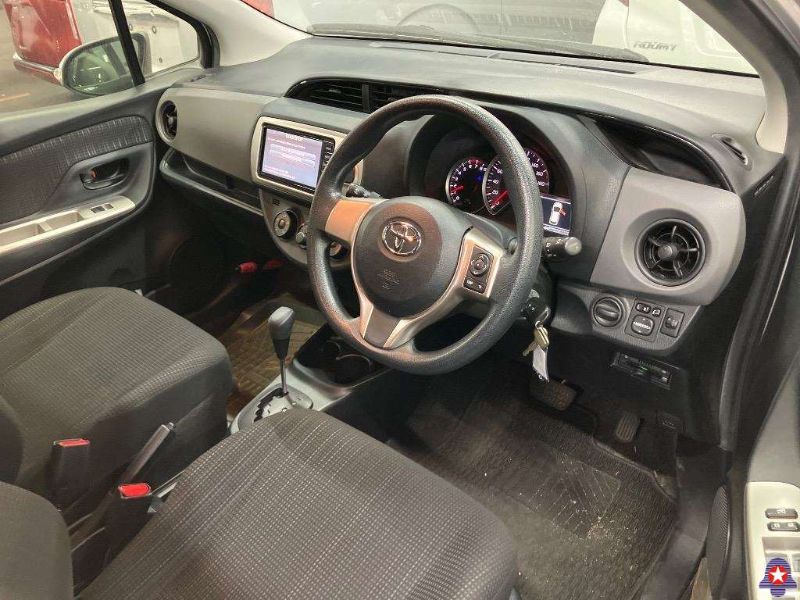  30421  TOYOTA VITZ  2016  