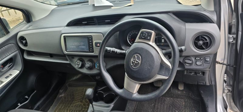  30421  TOYOTA VITZ  2016  