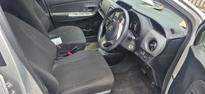  30421  TOYOTA VITZ  2016  