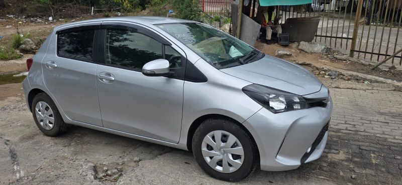  30421  TOYOTA VITZ  2016  