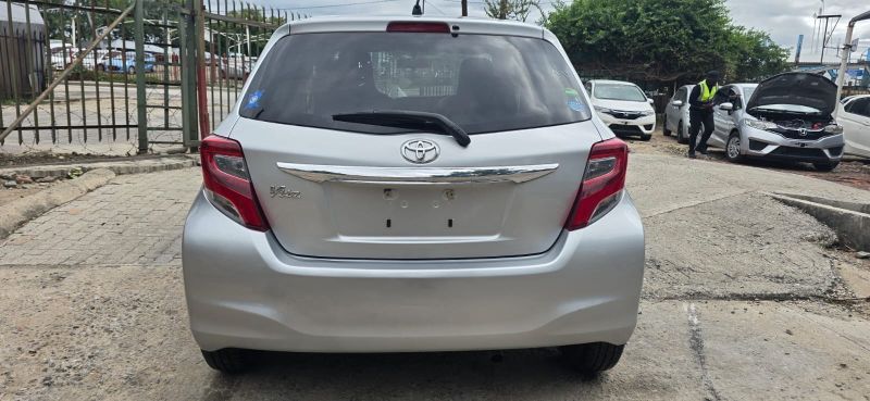  30421  TOYOTA VITZ  2016  