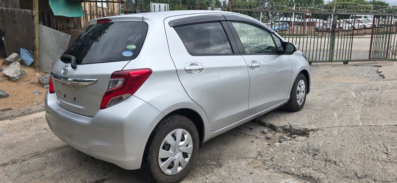  30421  TOYOTA VITZ  2016  