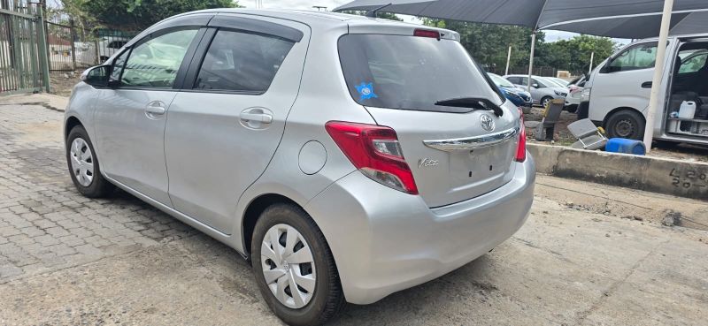  30421  TOYOTA VITZ  2016  
