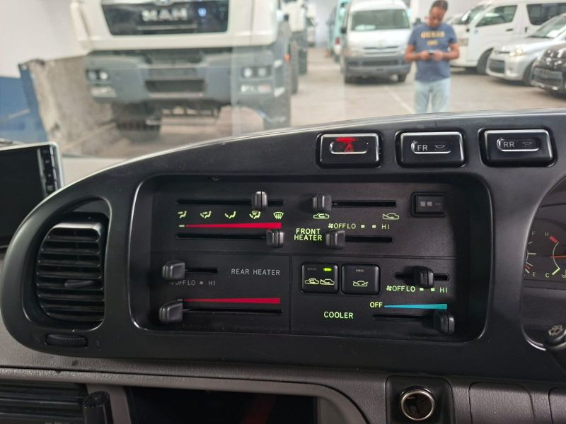  30432  HINO LIESSE BUS  2003  