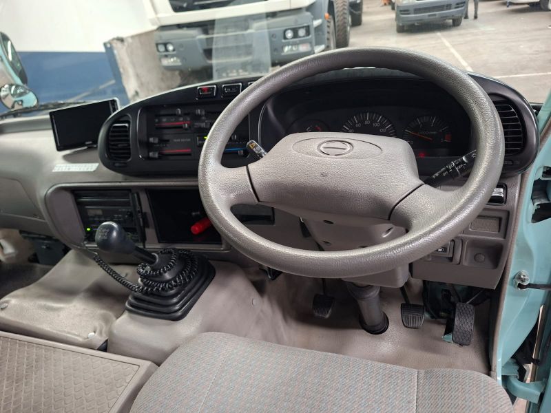  30432  HINO LIESSE BUS  2003  