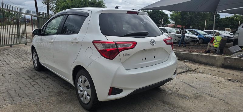  30434  TOYOTA VITZ  2017  