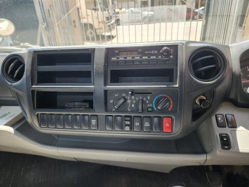  30437  TOYOTA DYNA  2014  