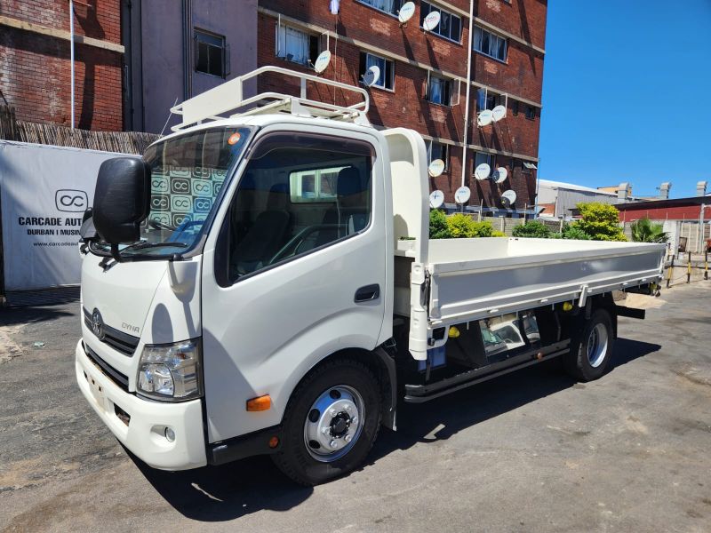  30045 HINO DUTRO  2012  