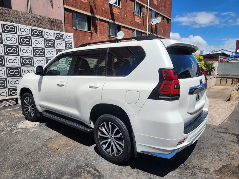  30441  TOYOTA LANDCRUISER PRADO  2017  