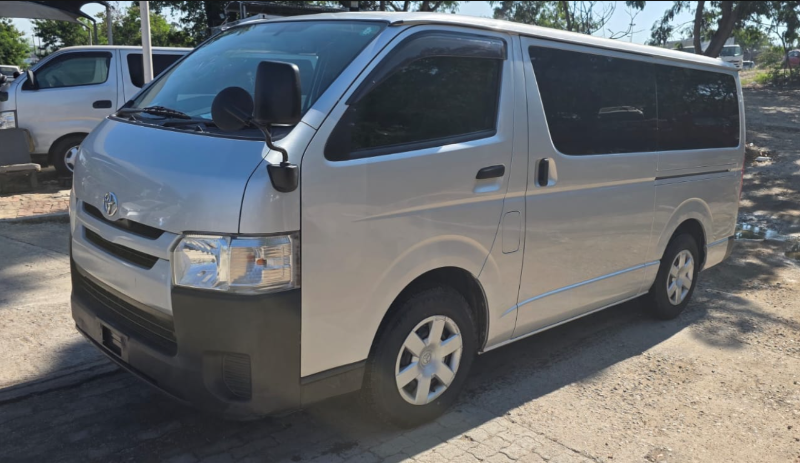  30462  TOYOTA HIACE  2017 