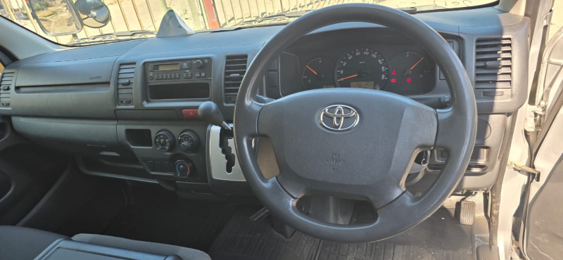  30462  TOYOTA HIACE  2017  
