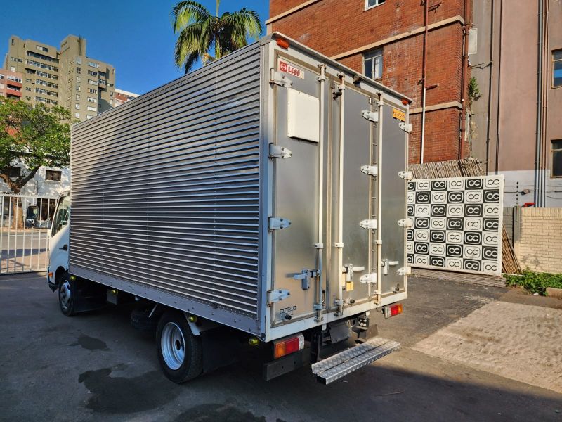  30471  HINO DUTRO  2016  