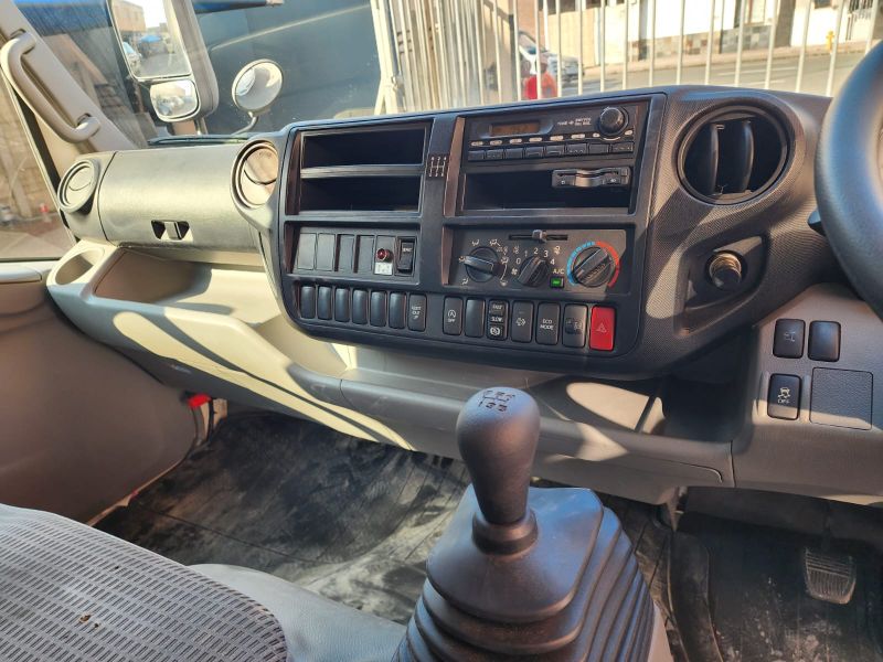  30471  HINO DUTRO  2016  