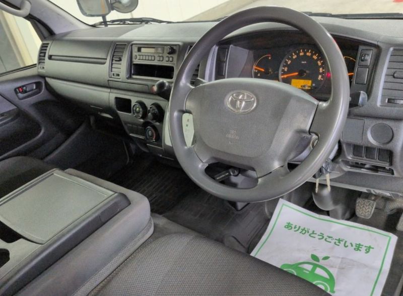  30476  TOYOTA HIACE  2016  