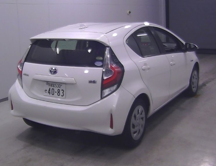  30481  TOYOTA AQUA  2017  