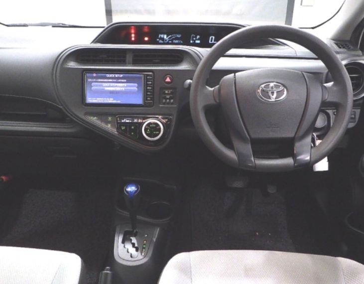  30481  TOYOTA AQUA  2017  