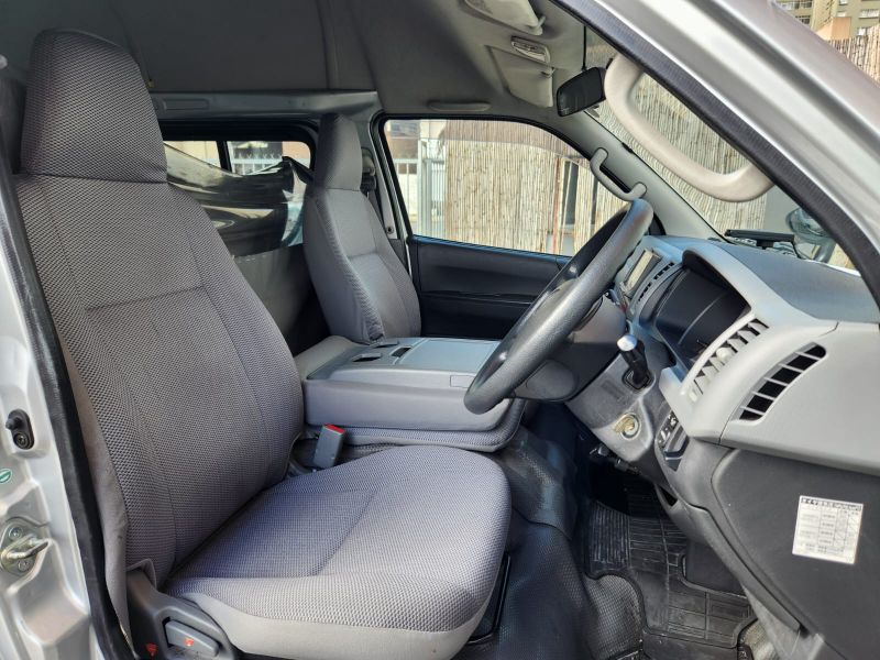  30487  TOYOTA REGIUS  2006  