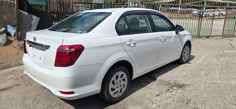 30492  TOYOTA COROLLA AXIO  2018  
