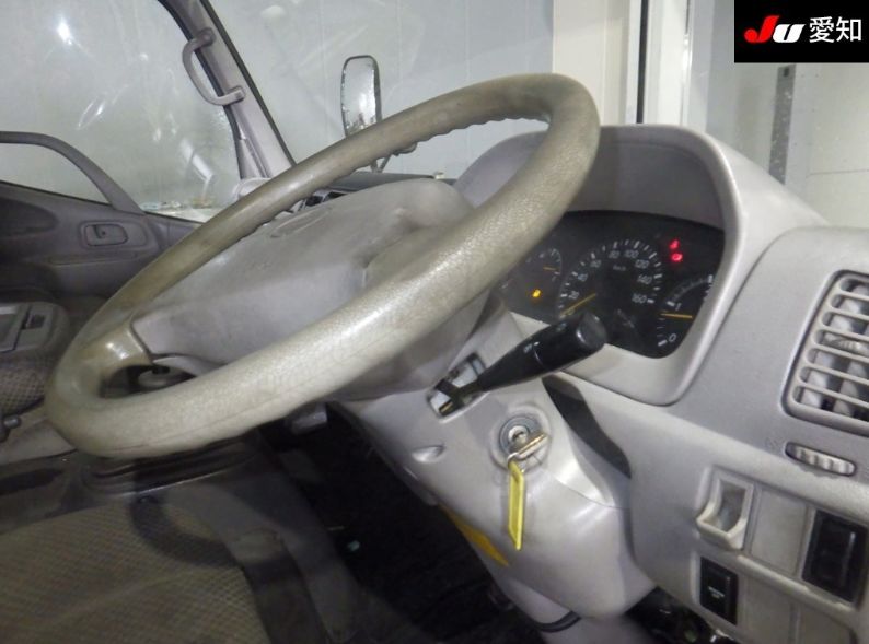  30499  HINO DUTRO  2005  