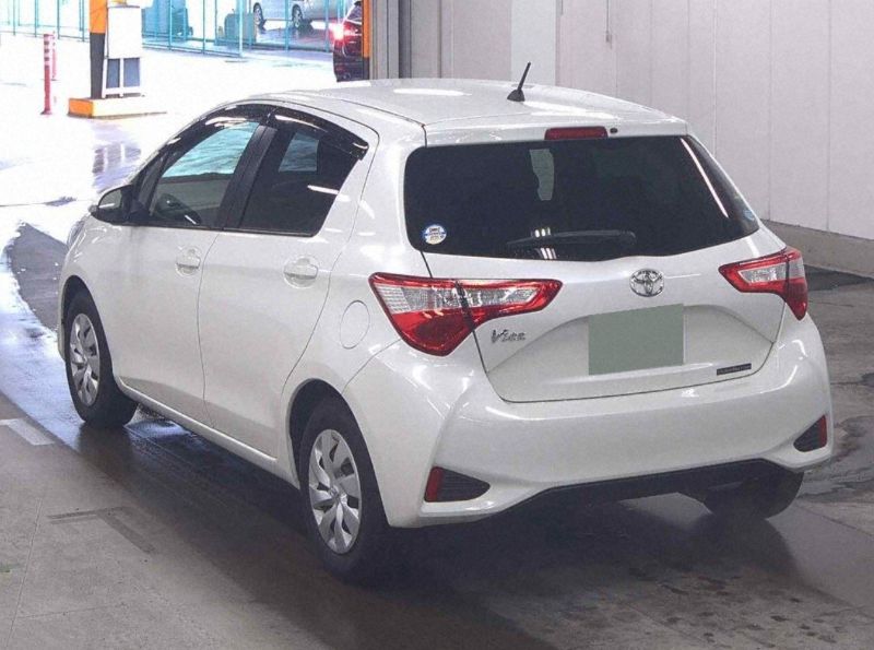  30501  TOYOTA VITZ  2017  