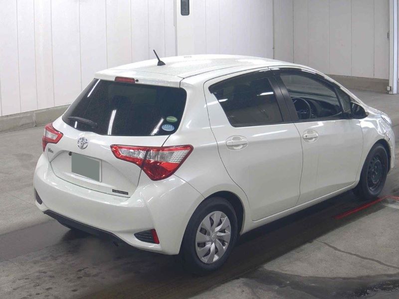  30501  TOYOTA VITZ  2017  