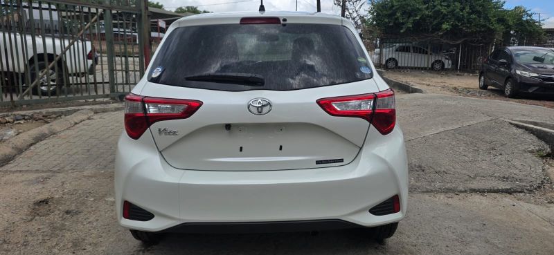  30501  TOYOTA VITZ  2017  