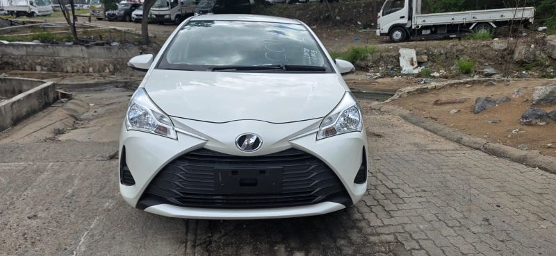  30501  TOYOTA VITZ  2017  