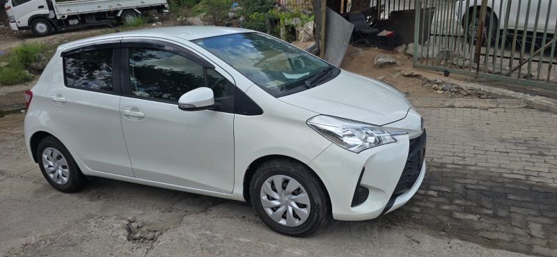  30501  TOYOTA VITZ  2017 