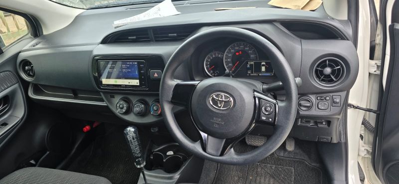  30501  TOYOTA VITZ  2017  