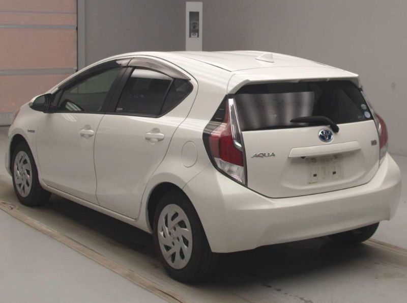  30510  TOYOTA AQUA  2017  