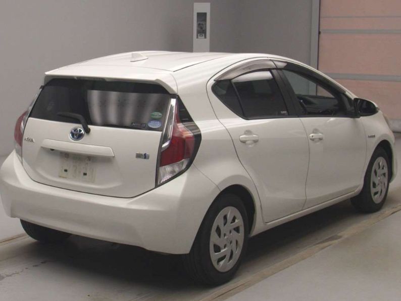  30510  TOYOTA AQUA  2017  