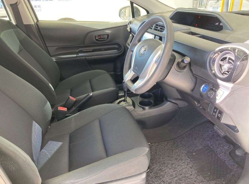  30510  TOYOTA AQUA  2017  