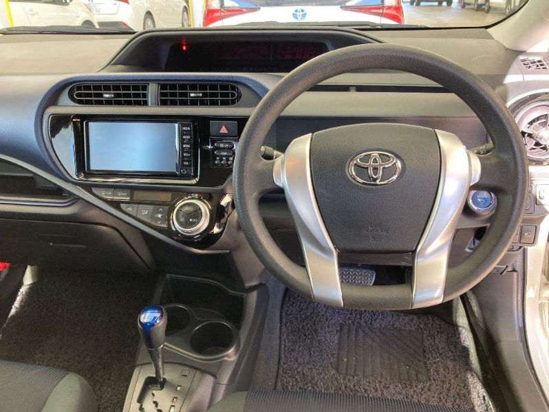  30510  TOYOTA AQUA  2017  